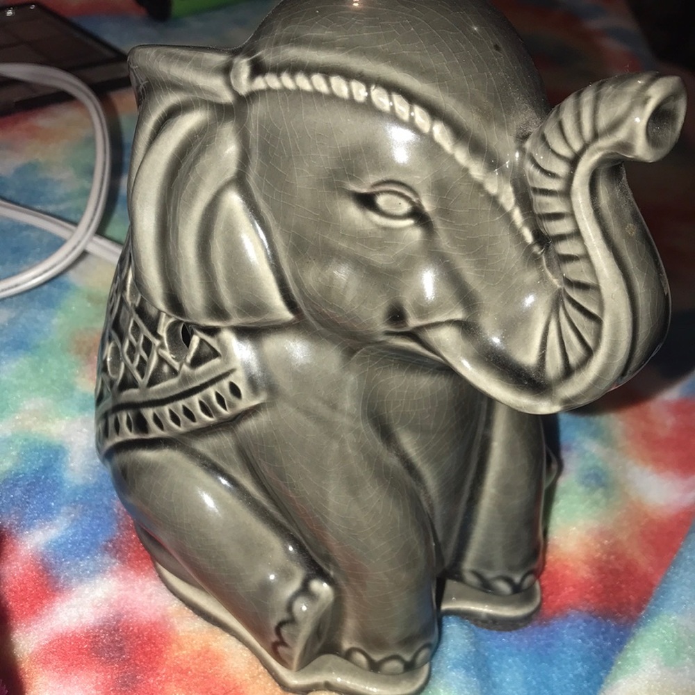 Elephant wax warmer
